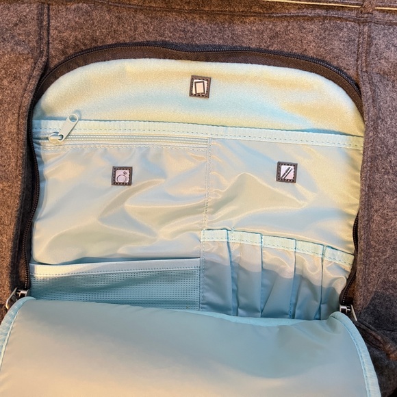 OGIO Hamptons Tote in light grey felt - Picture 5 of 14